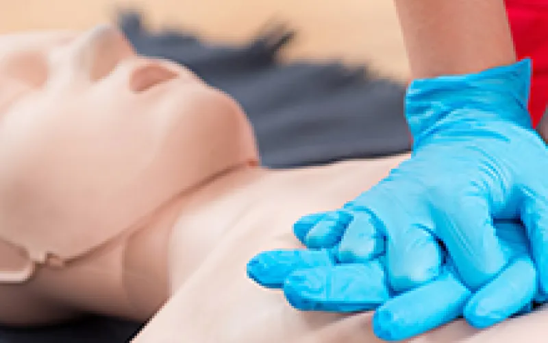 Person performing a cpr
